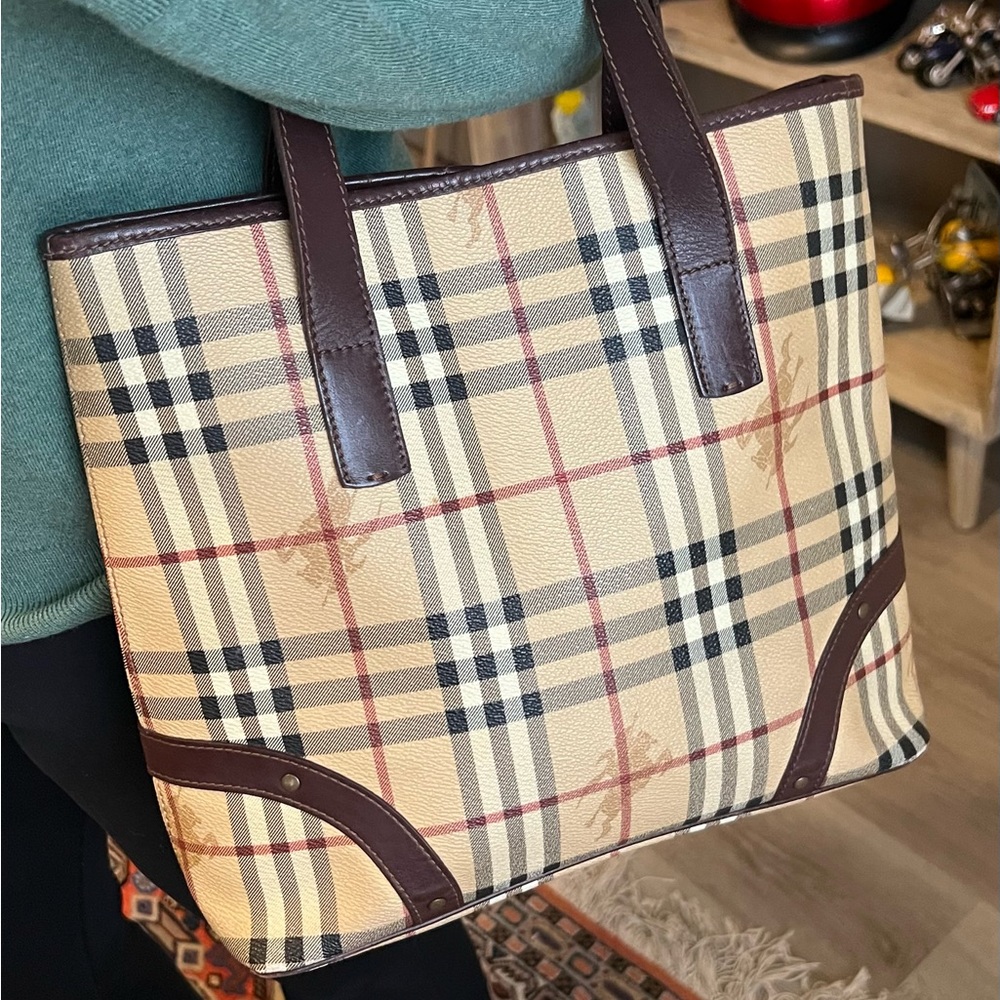 Burberry Full Leather , short handle, Medium size - Picture 13 of 13